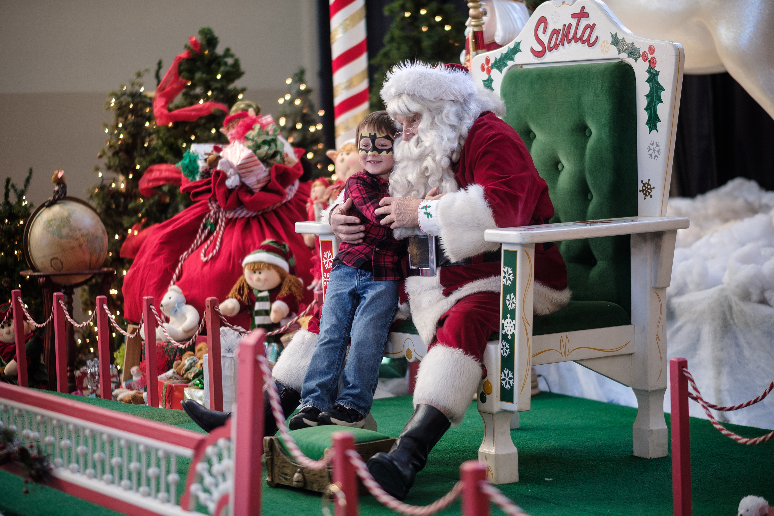 Santa Is Coming To Quad Cities Iowa Childrens Christmas Book  NEW! 
